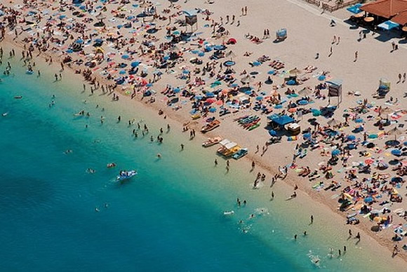 Strand Zrce in Novalja